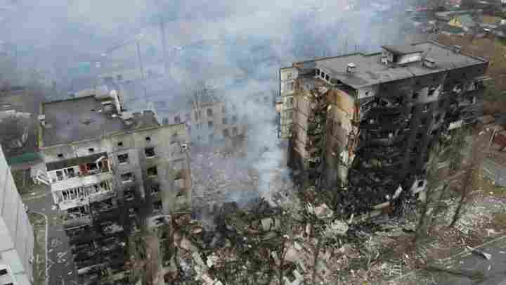 Ситуація з зруйнованими домамм та хатами в Україні